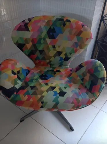 Poltrona Giratória Decorativa Colorida - Design Moderno