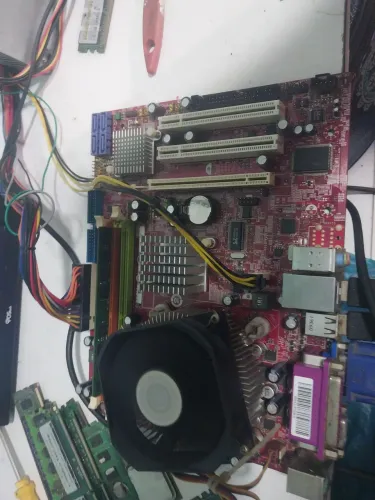 Vendo 2 placas mãe uma ddr2 outra ddr3 ddr2 funcionando perfeitamente a ddr3 está boa