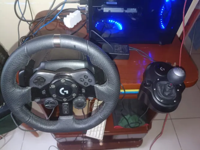 VOLANTE LOGITECH G923+câmbio.ACEITO TROCA NO ÓCULOS VIRTUAL DO PS5 E ME VOLTA MAIS 300