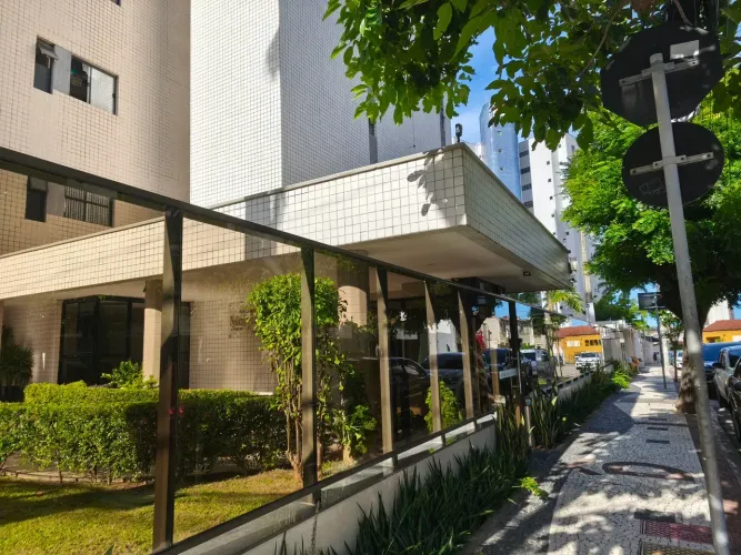 Apartamento à venda no condomínio Meireles Praia 3 suítes lazer completo próximo a Beira m