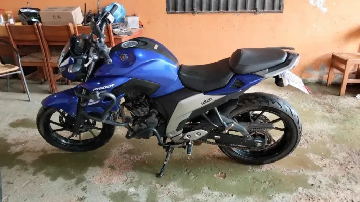 Vendo ou troco FZ-250 ano 2022 IPVA 2026 pago