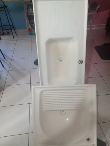 Vendo uma pia para cozinha de 1,20 m e um tanque de lavar roupa para área de serviço