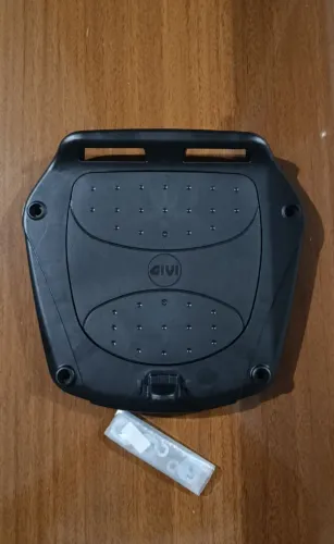 Suporte baú givi.