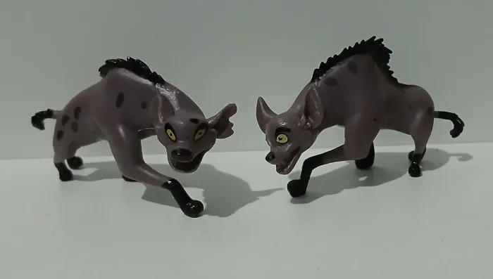 LOTE DUPLA BONECOS MINIATURAS REI LEÃO HIENAS ED E BANZAI