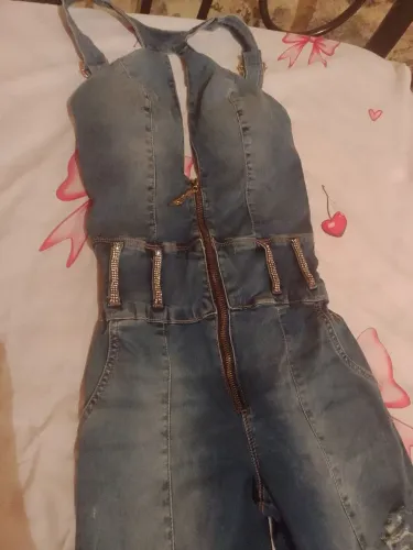 Macacão Jeans Manchado Desfiado com Strass e Lastex aberto nas Costas Rhero Jeans 38