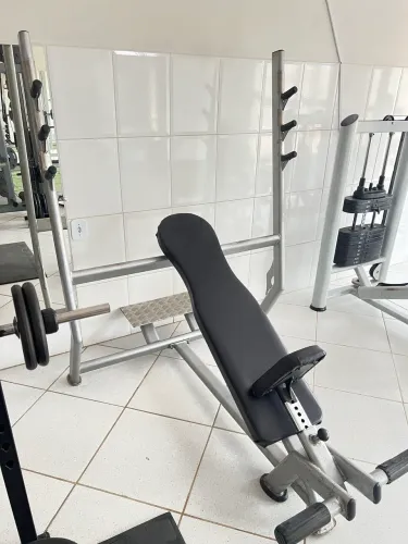 Vende-se supino inclinado. 