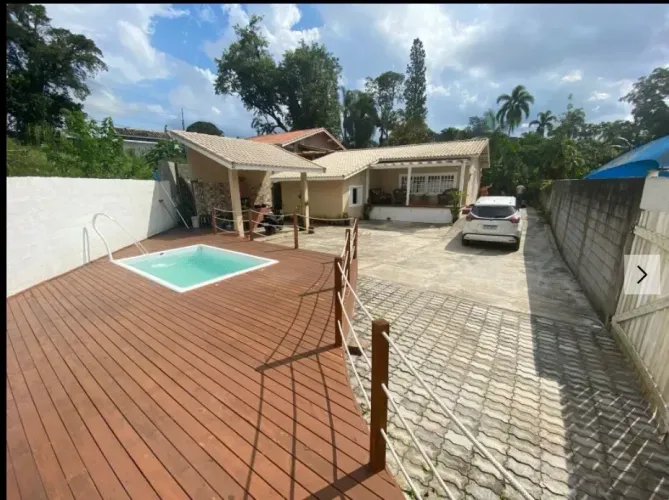 Casa com piscina em São Lourenço da Serra SP