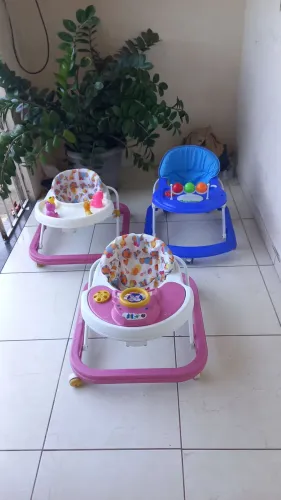 ANDADORES EM OTIMO ESTADO CADA 1 POR 100 REAIS