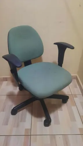 Cadeira de escritório giratória