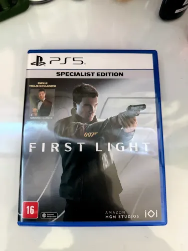 007 First Light - PS5 - Mídia Física (Estado de Novo)
