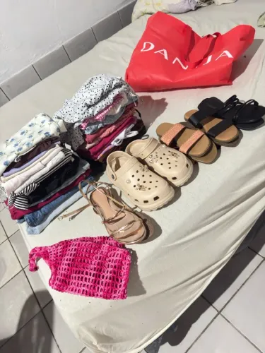 Lote de roupas femininas seminovas para brechó