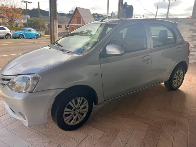 Toyota Etios X 1.3 Flex 16V 5P Mec. 2015