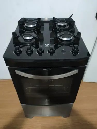 Fogão Eletrolux com mesa de vidro
