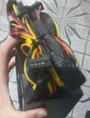 Fonte 750 w nova só tá sem a caixa 