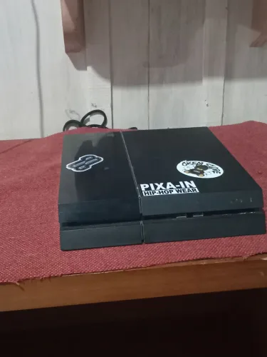 PS4 EM OTIMO ESTADO.