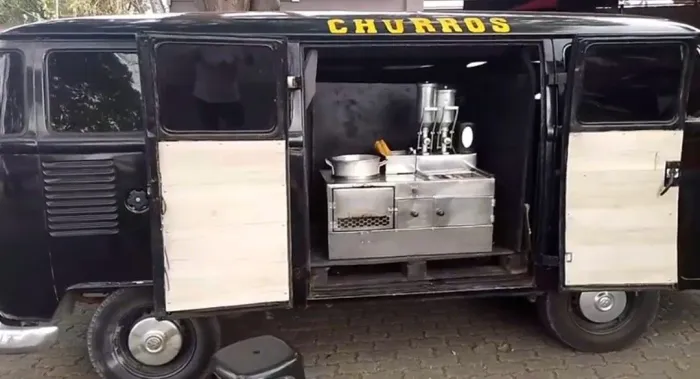 Kit de churros completo com masseira e duas bombas de doces, whatsapp *