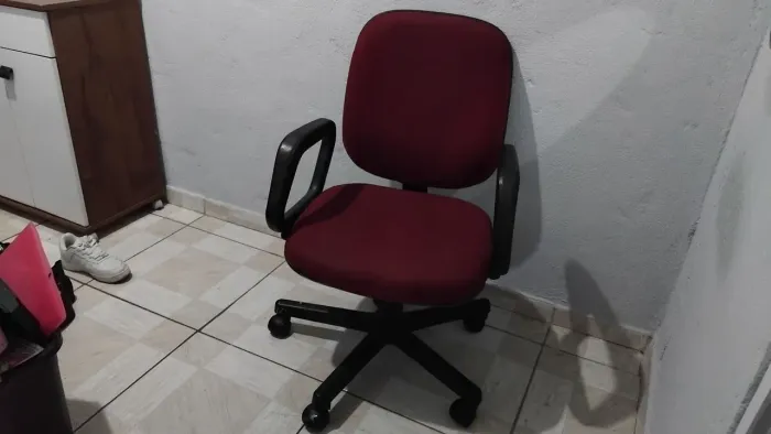 Cadeira de Escritório Giratória Estofada