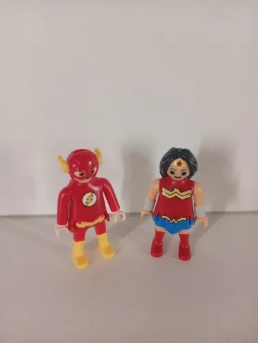 Playmobil Kinder mulher maravilha e flash