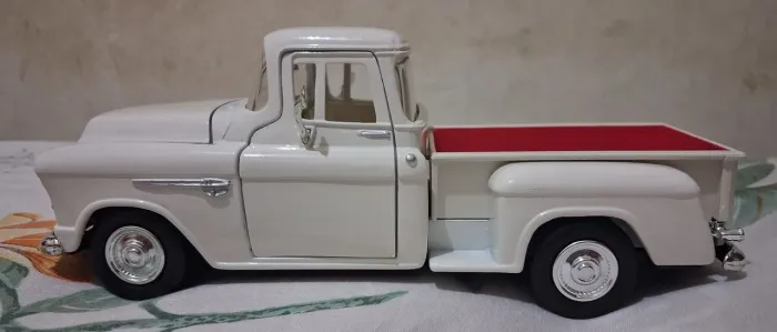 Miniatura 1/24 Chevy 5100 Stepside 1955 Motormax