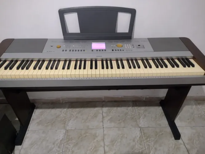 PIANO YAMAHA DGX640