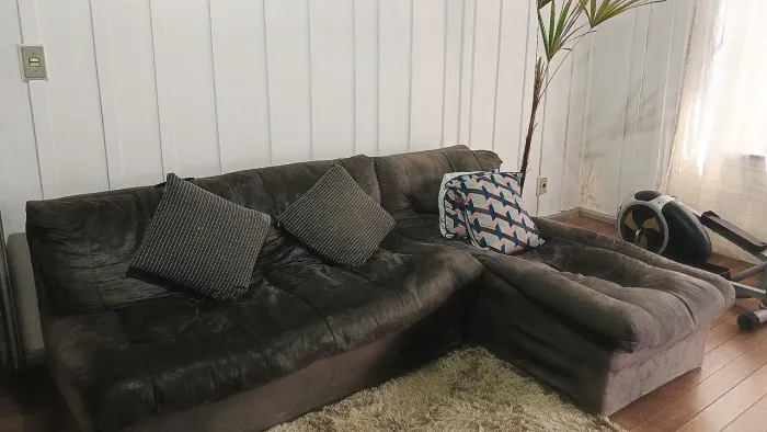 Sofá 4 lugares de veludo usado