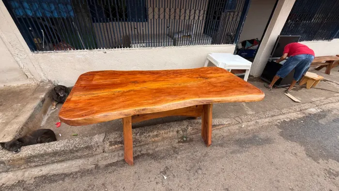 Mesa de madeira rústica