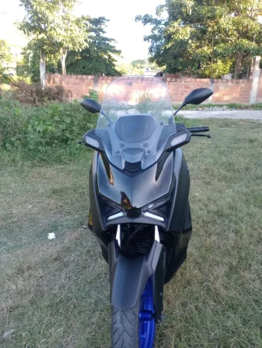 Moto semi nova usada 6 meses moto muito boa forte confortável,maior baú da categoria.