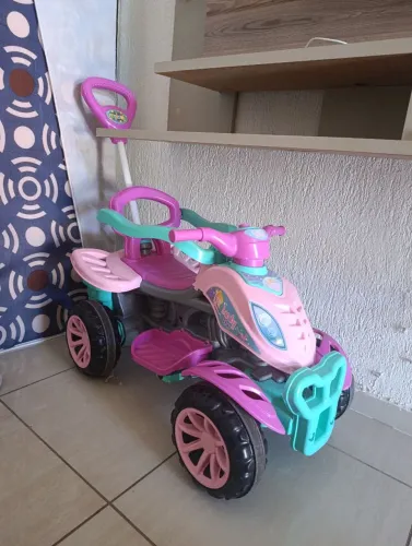 Carrinho de brinquedo 