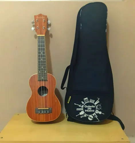 Ukulele UK-S03 MM com Case