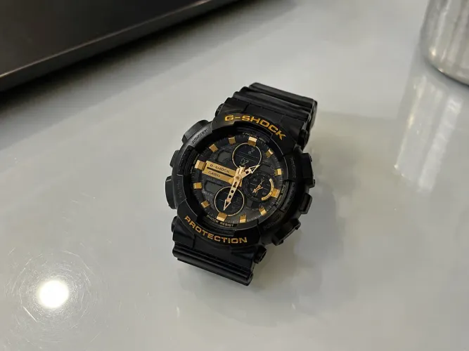 G-Shock preto e dourado ? estilo e resistência