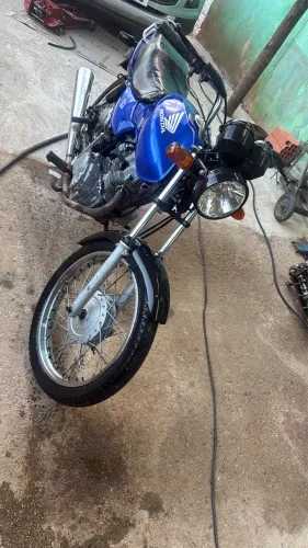 Fan 125 ,2005 azul documento  pago até 2021 ,Moto em perfeito estado , só  montar e andar 