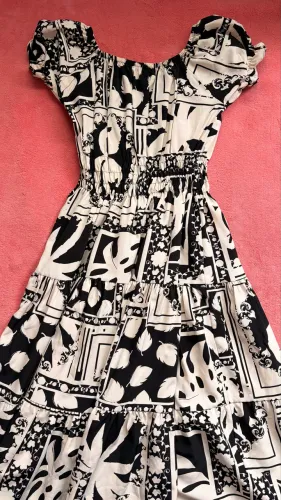 Vestido preto e bege juvenil muito conservado