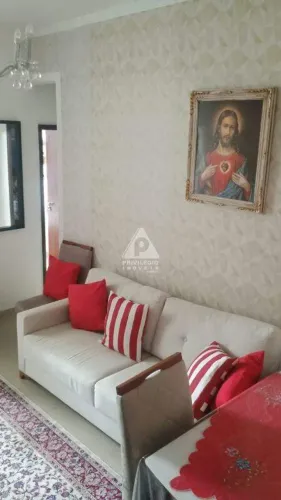 Apartamento 2 quartos com suíte no Leme, frente venda R$800.000