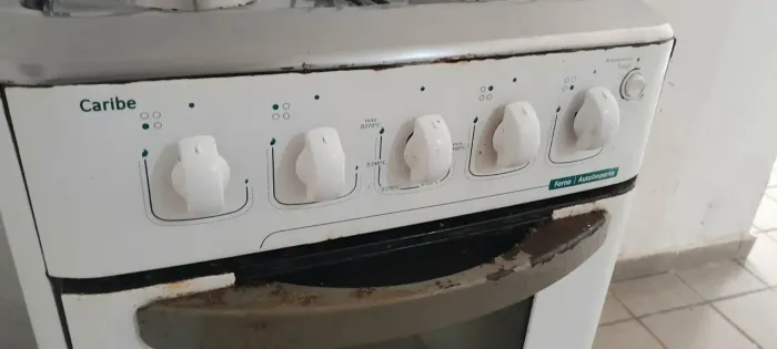 Fogão Esmaltec 4 Bocas modelo Caribe (Precisa de limpeza no forno)100 - não entrego