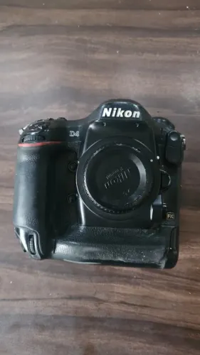 Nikon D4