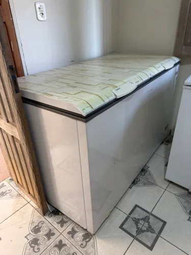 Freezer semi novo