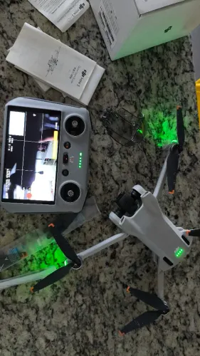 Drone DJI mini 3 - controle com tela