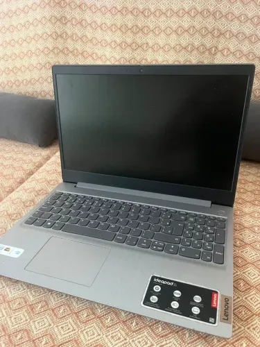 Notebook Lenovo, funcionando perfeitamente e apenas 12 meses de uso