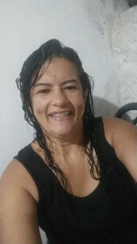 Faxineira e passadeira.