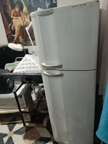 Geladeira Electroluxs 360 litros ótimo estado funciona perfeitamente Fros free 360 litros
