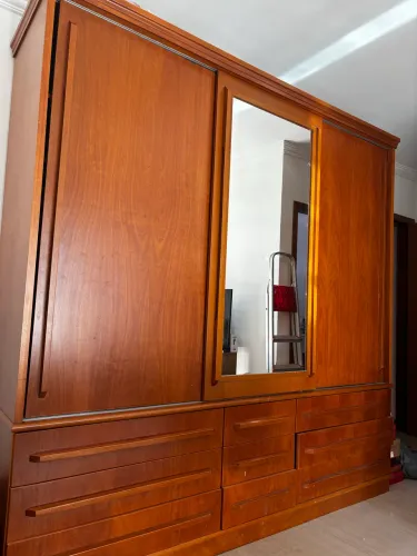 Guarda-roupa e cama de casal