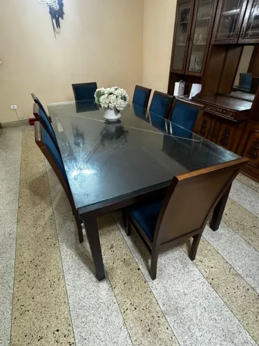 Mesa de Jantar + 8 cadeiras