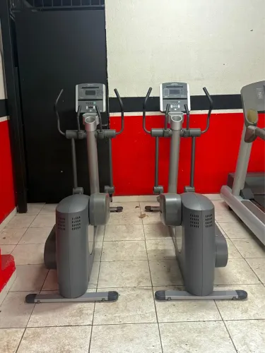 ELÍPTICO LIFEFITNESS