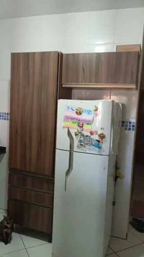 Armário de cozinha conservado.