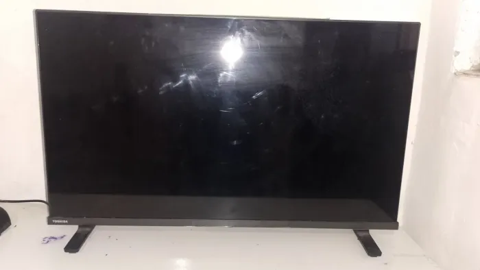 Vendo TV smart com defeito 