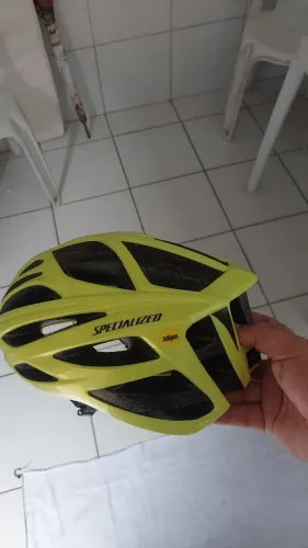 Vendo capacete ciclista usando semi novo