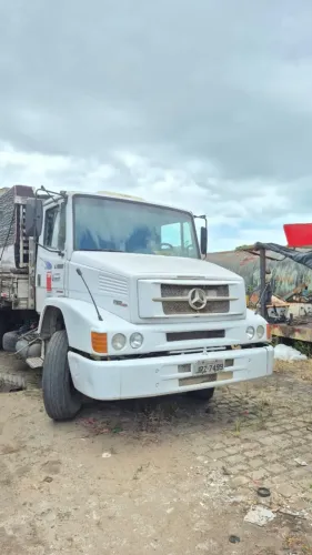 Caminhão Carroceria Mercedes Benz L-1318 2009