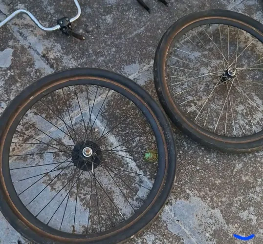Par de pneu sem câmera de ar e aro 26