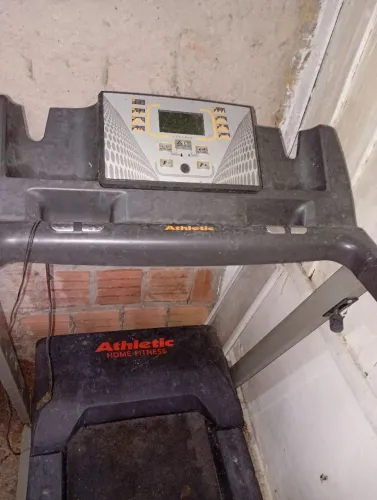 Vendo esteira semi nova com o problema na placa.nao faço entrega