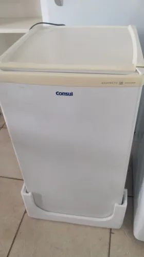 Frigobar Consul 120 litros semi novos. 
